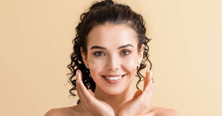 Alapvető kritériumok a tökéletes alapozó kiválasztásához